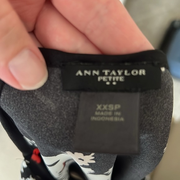 Ann Taylor Petite XXS Ruffle short sleeve black with flowers - Picture 5 of 5